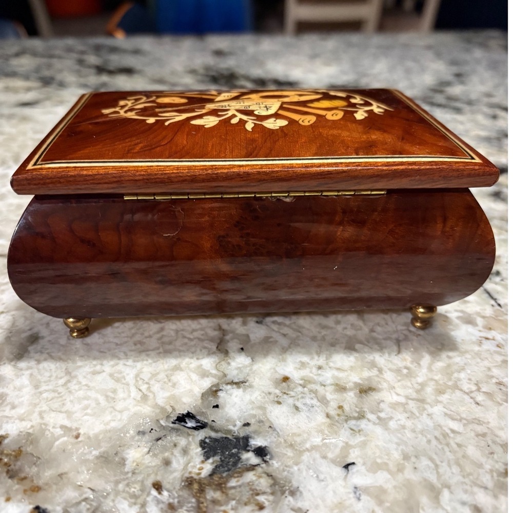 Gabriella Sorrento Italian Inlaid Wood Music Box Brown Fair Torna a Sorriento - Picture 6 of 8